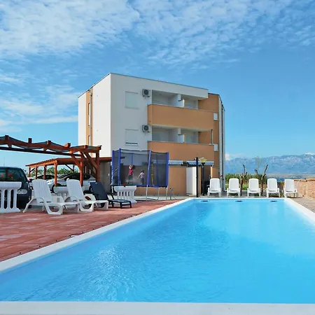 Апартаменты In With Outdoor Swimming Pool *