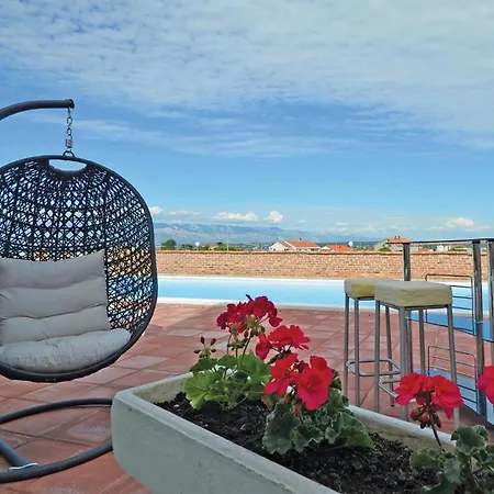 In With Outdoor Swimming Pool Апартаменты