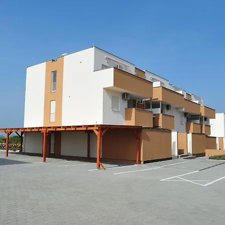 Апартаменты In With Outdoor Swimming Pool *