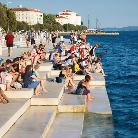 In With Outdoor Swimming Pool Апартаменты Нин